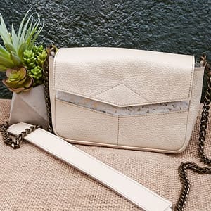 SAC MARINE BEIGE ET MOTIF DENTELLE DORE