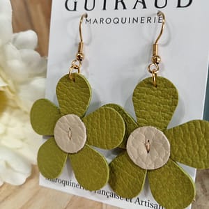 Boucles d’oreilles marguerite en cuir vert anis, fait main