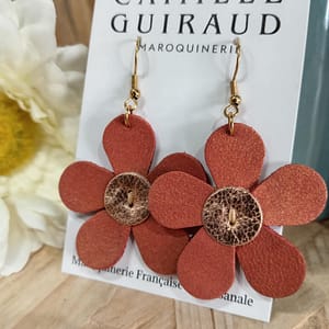 Boucles d’oreilles marguerite en cuir orange paillettes, fait main
