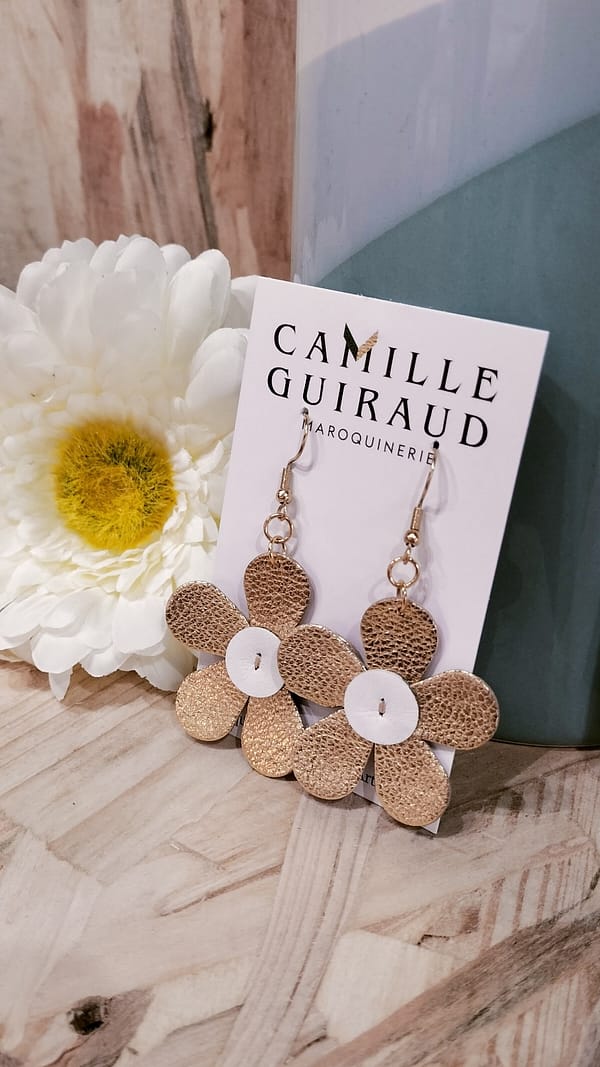 Boucles marguerite dorée beige