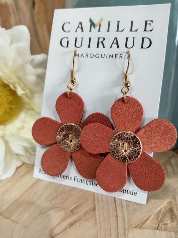 Boucles d’oreilles marguerite en cuir orange paillettes, fait main